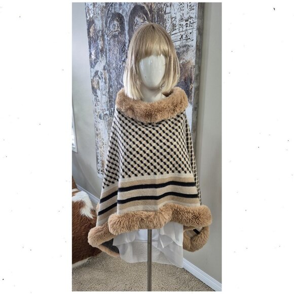 Poncho - Picture 1 of 3